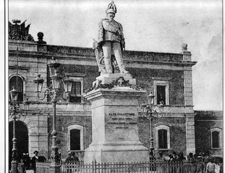 Vecchia Trapani 363 - Trapani - Statua del Re Vittorio Emanuele.jpg